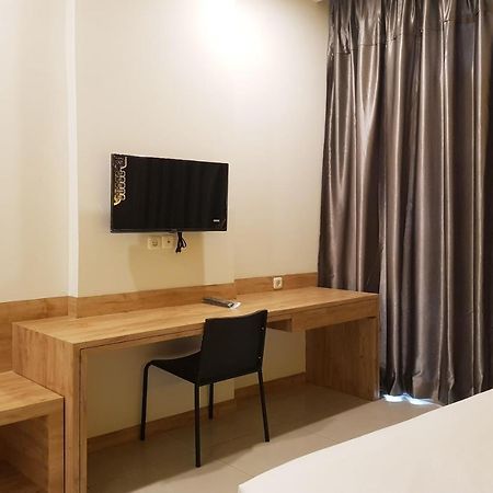 Oyo 90015 Platinum Guest House Медан Экстерьер фото