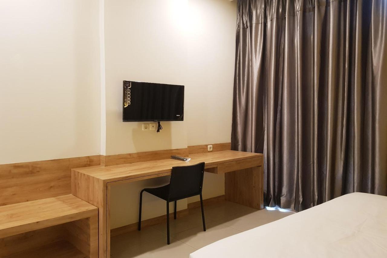 Oyo 90015 Platinum Guest House Медан Экстерьер фото